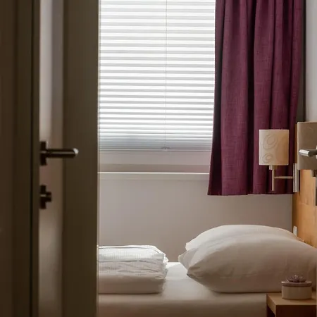 Fourteen Zell Am S&p By In One زيل أم سي