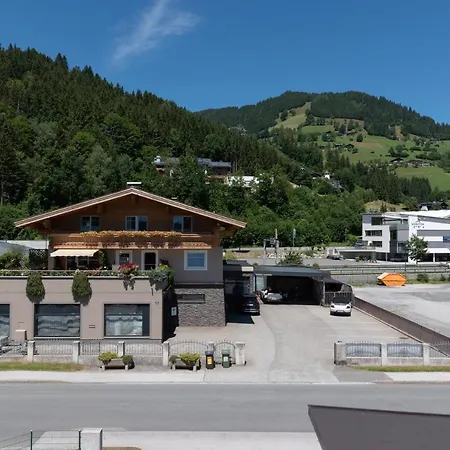 Fourteen Zell Am S&p By In One Appartement Zell am See
